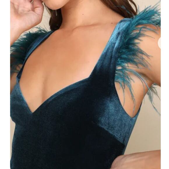 LULU'S SZ M Fabulous Vibe Teal Blue Velvet Feather Sleeveless Bodysuit NEW b22 - Picture 2 of 9